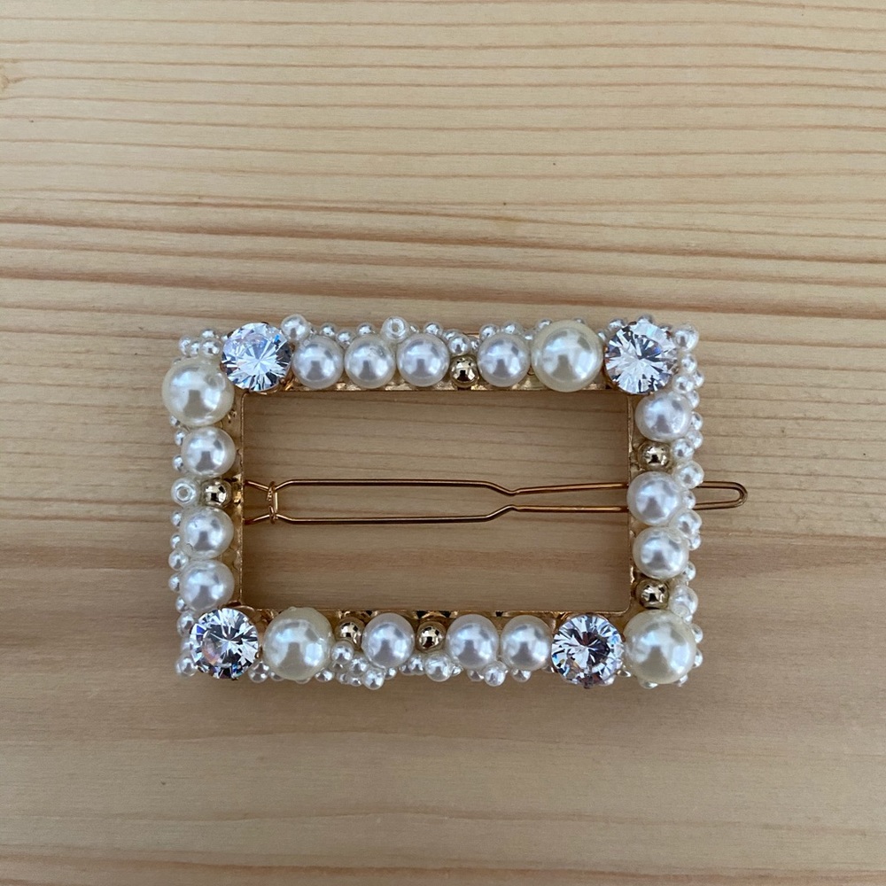 Gold barrette with pearl and crystal detail
